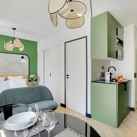Sereners - Charming Serviced - Bastille Apartment *