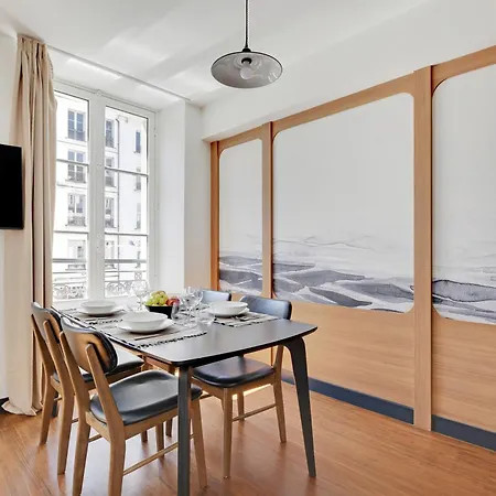 Sereners - Charming Serviced - Bastille Apartment *