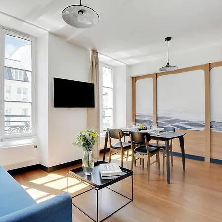 Sereners - Charming Serviced - Bastille Apartment *
