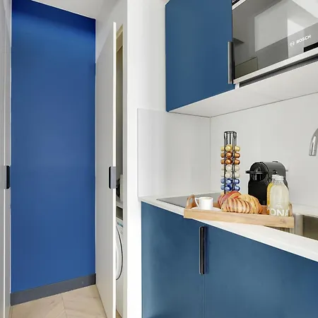 Sereners - Charming Serviced - Bastille Apartment *