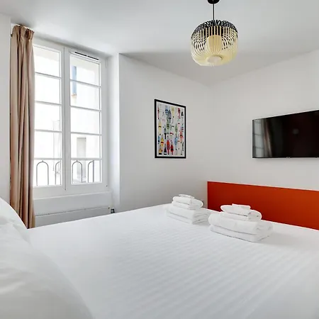 Sereners - Charming Serviced - Bastille Apartment *