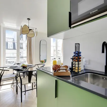 Sereners - Charming Serviced - Bastille Apartment *