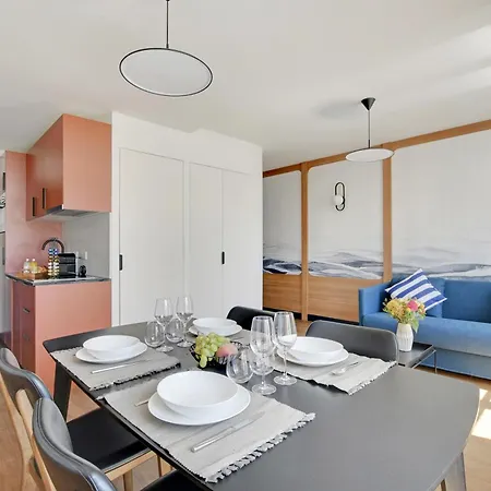 Sereners - Charming Serviced - Bastille Apartment