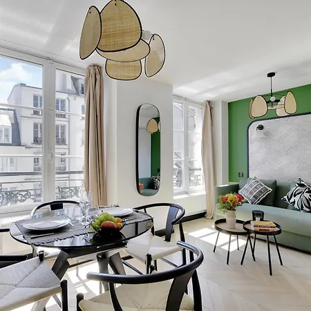 Sereners - Charming Serviced - Bastille Apartment